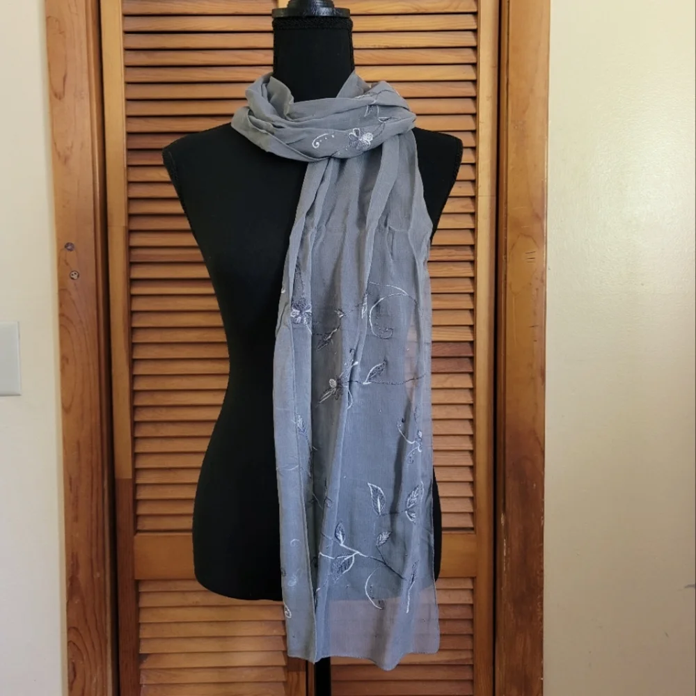 NWT Avenue Vintage Floral Sheer Scarf - Picture 2 of 4